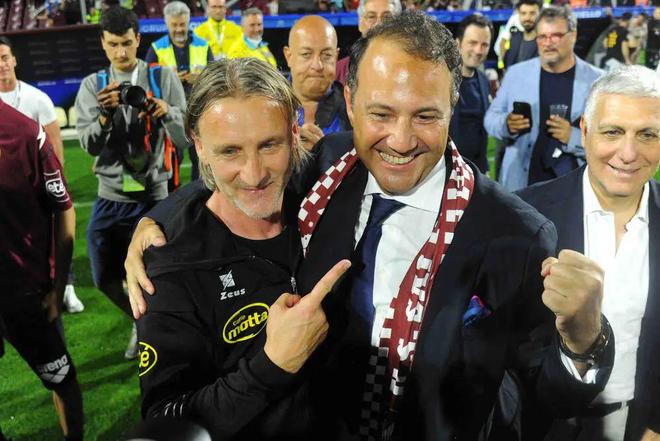 仅展现了她 仅展现了她